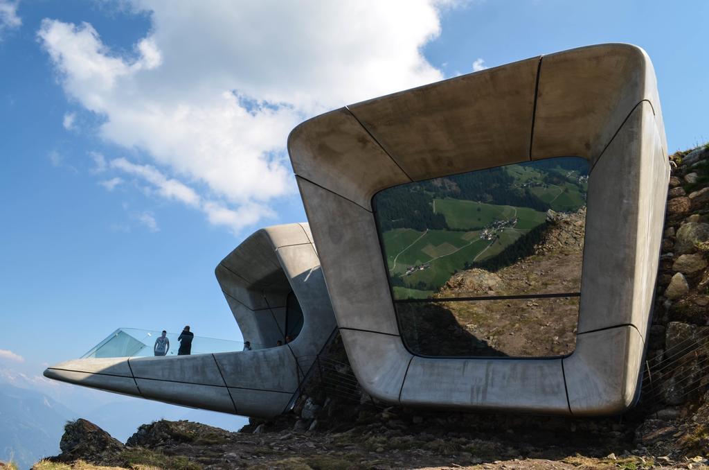 Weliserhof Brunico Bagian luar foto