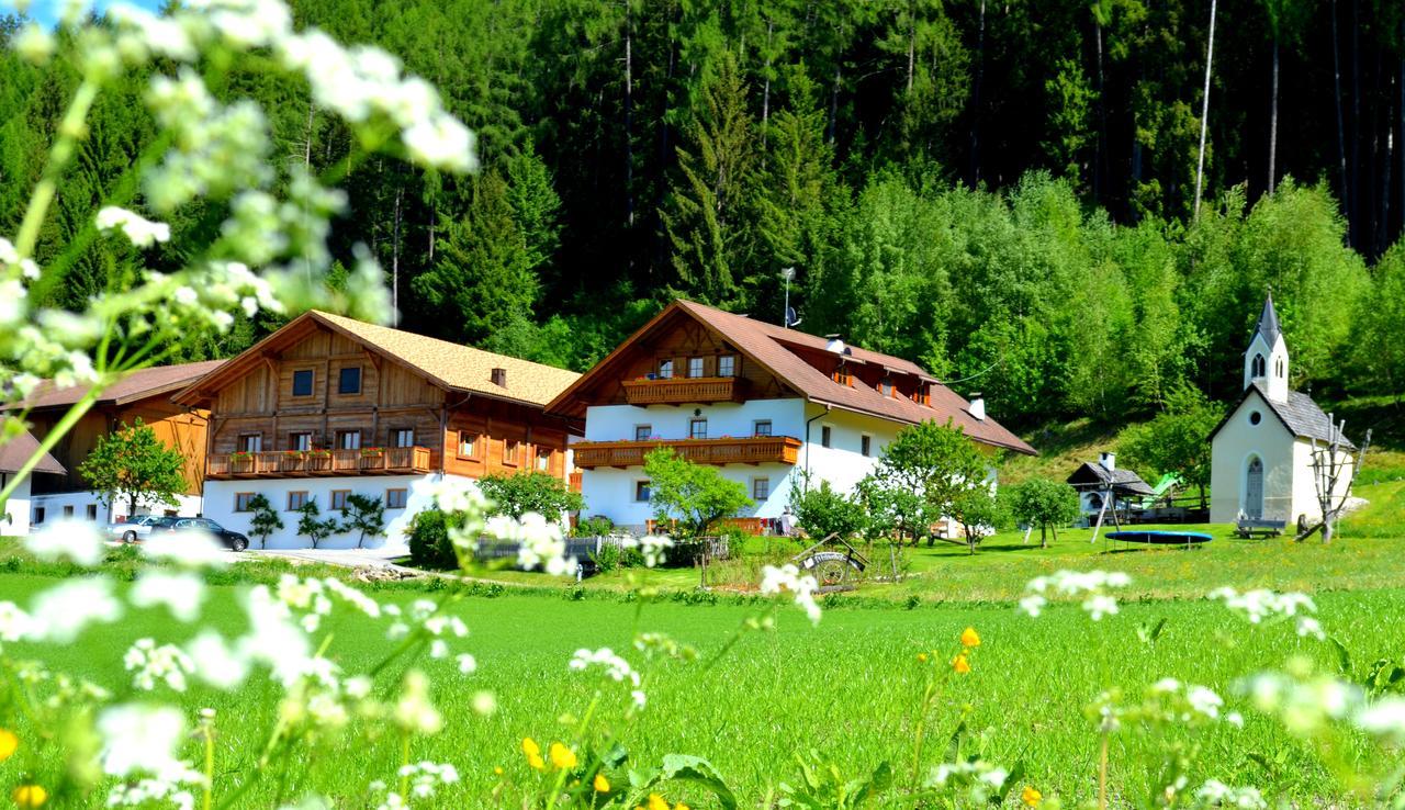 Weliserhof Brunico Bagian luar foto